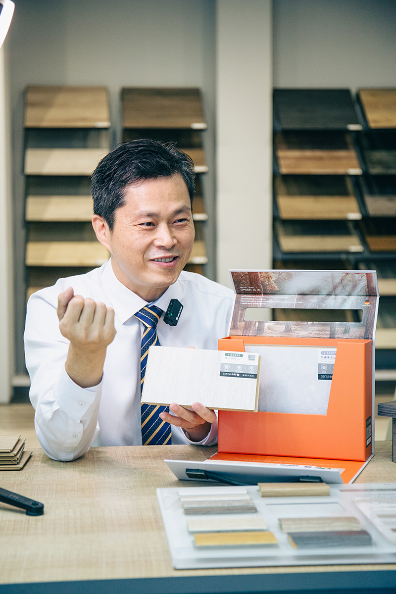 SENSA木地板不只有線上樣冊更有實體樣板可提供給需要的設計師參考